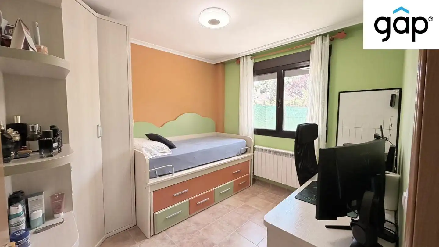 Bedroom of Houses for sale in Arcas del Villar  with Heating, Private garden and Furnished