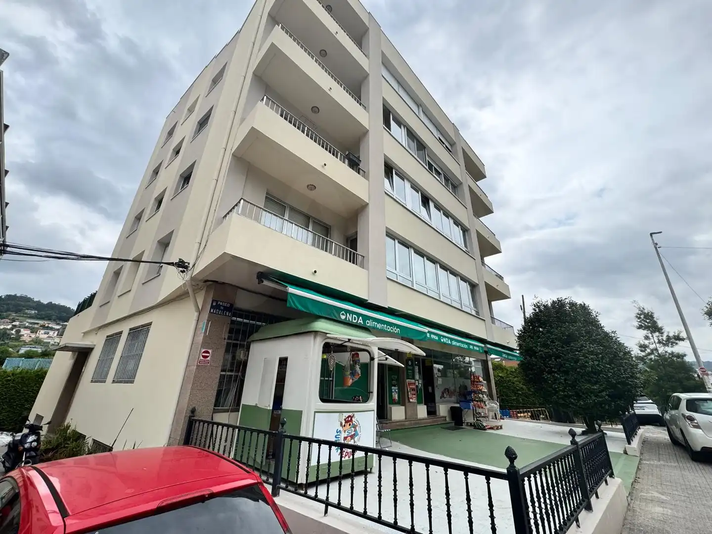 Außenansicht von Wohnung zum Verkauf in Cabanas mit Terrasse