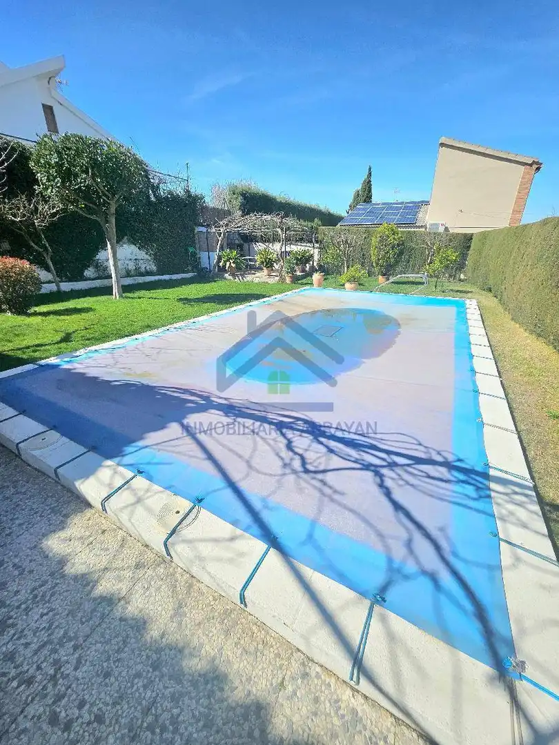 Piscina de Casa o chalet en venta en Ogíjares con Aire acondicionado, Calefacción y Jardín privado
