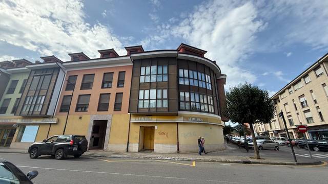 Piso en Venta en  AV LA VEGA DE SANTIAGO, 42 en Posada - Barro