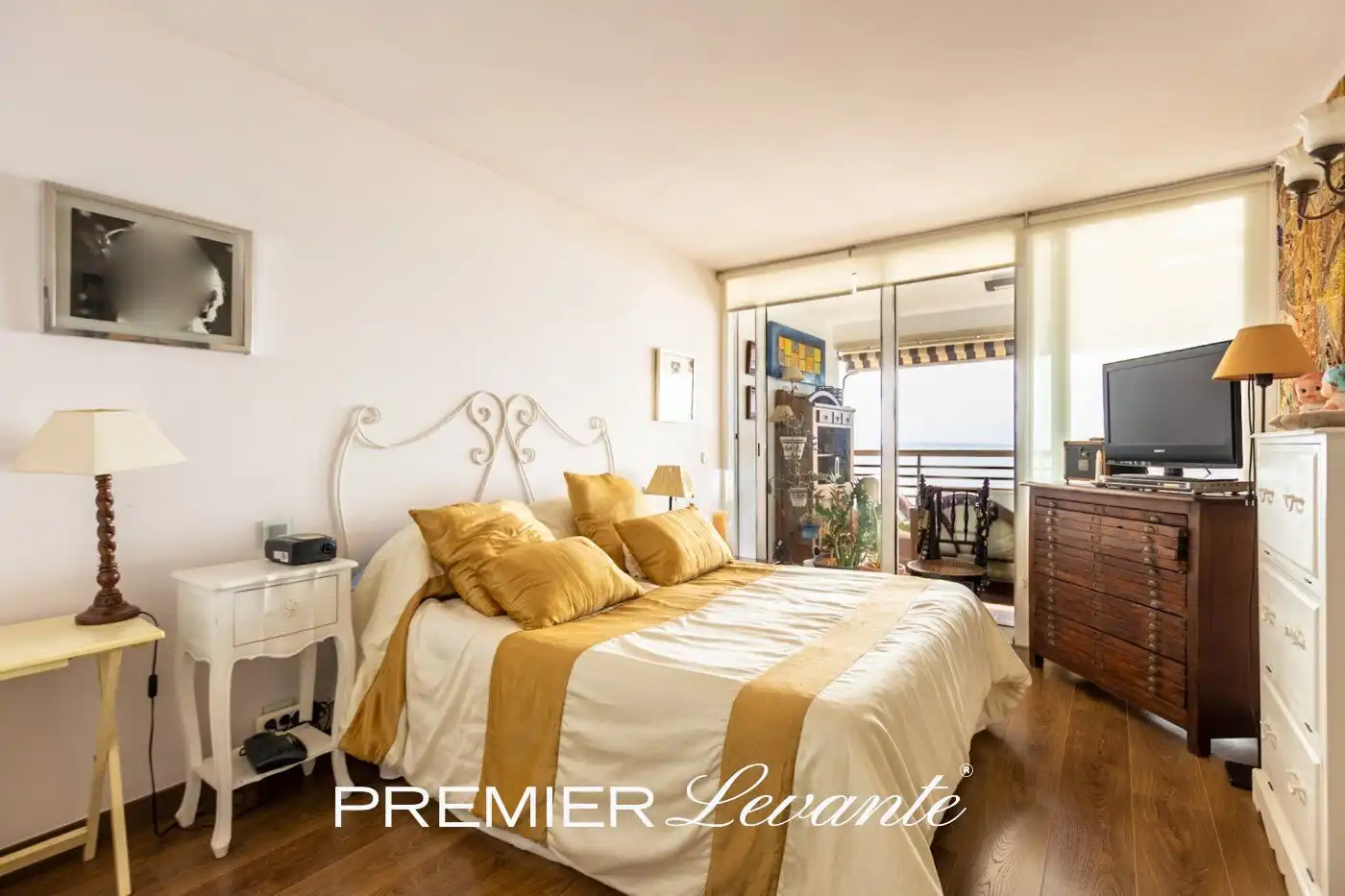 Habitación de Piso en venta en Alicante / Alacant con Aire acondicionado, Calefacción y Jardín privado