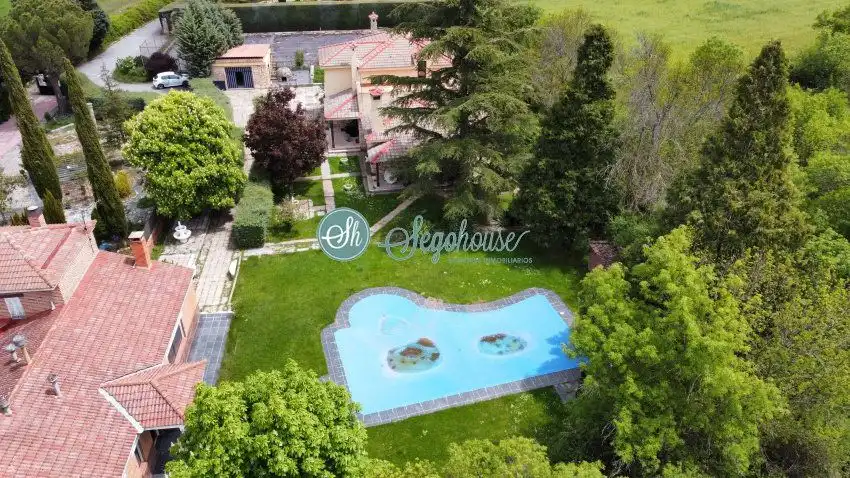 Swimming pool of Houses for sale in Segovia  with Heating