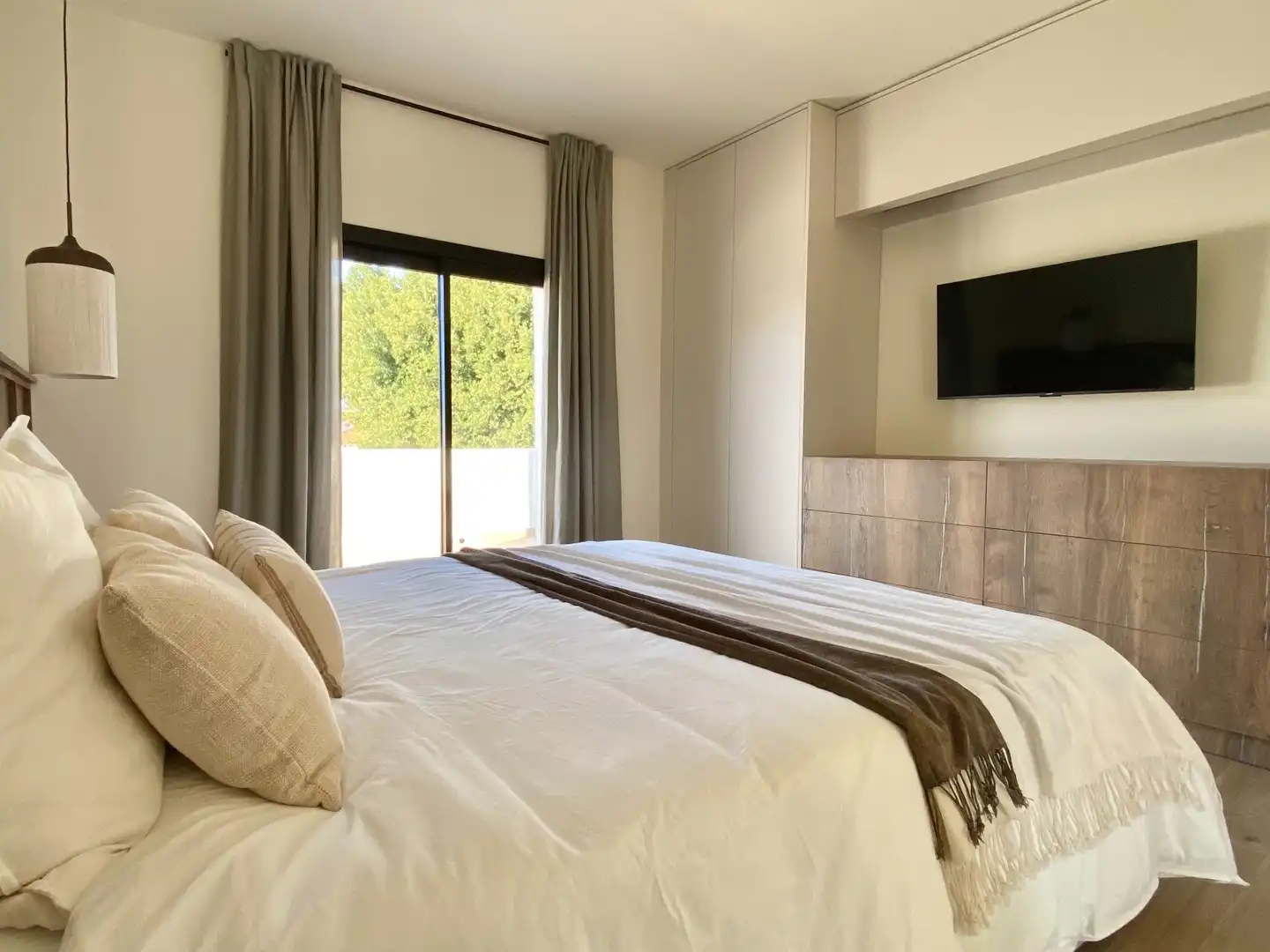 Dormitori de Casa o xalet en venda en Orihuela amb Aire condicionat, Jardí privat i Terrassa