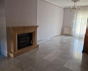 Living room of Single-family semi-detached for sale in Talavera de la Reina  with Air Conditioner, Heating and Swimming Pool