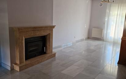 Living room of Single-family semi-detached for sale in Talavera de la Reina  with Air Conditioner, Heating and Swimming Pool