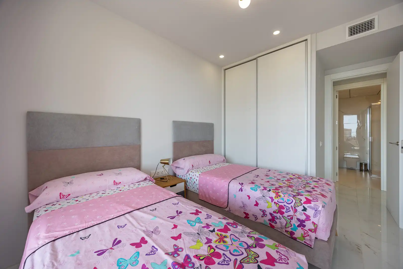 Habitación de Apartamento en venta en Benidorm con Trastero, Piscina y Amueblado