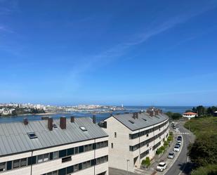 Vista exterior de Dúplex de lloguer en Oleiros amb Terrassa i Balcó