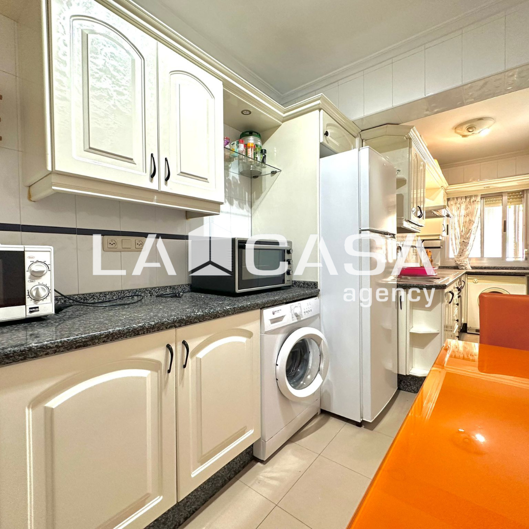 Kitchen of Flat for sale in  Sevilla Capital