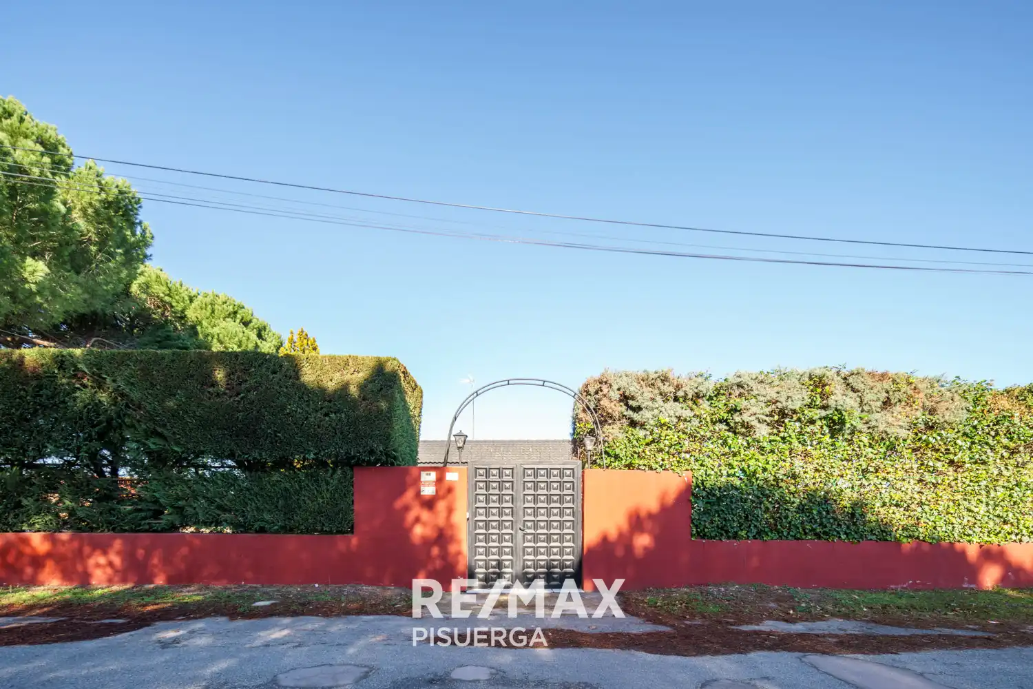 Vista exterior de Casa o xalet en venda en Tudela de Duero amb Calefacció, Jardí privat i Terrassa