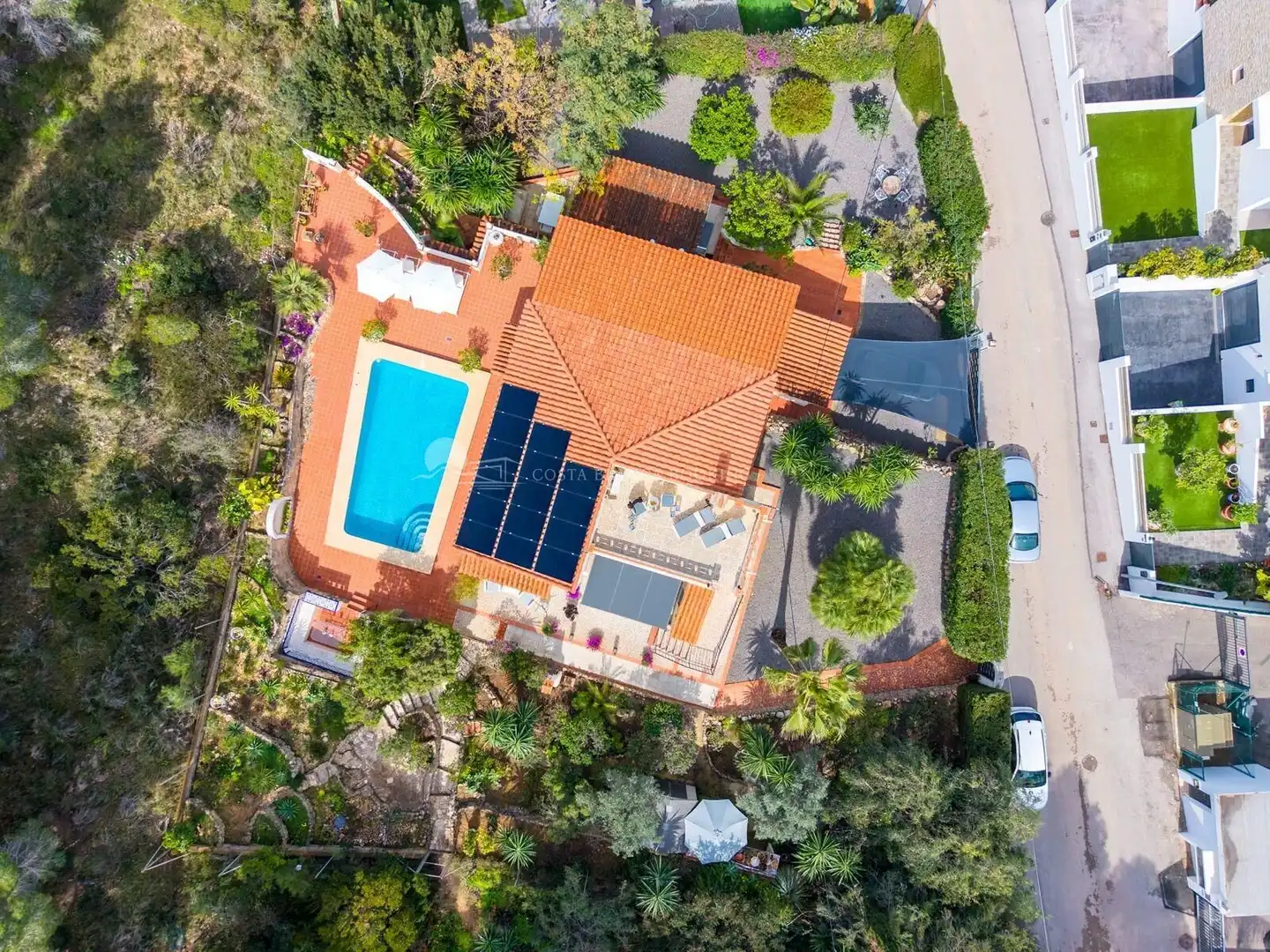 Vista exterior de Casa o xalet en venda en L'Alfàs del Pi amb Terrassa, Traster i Piscina