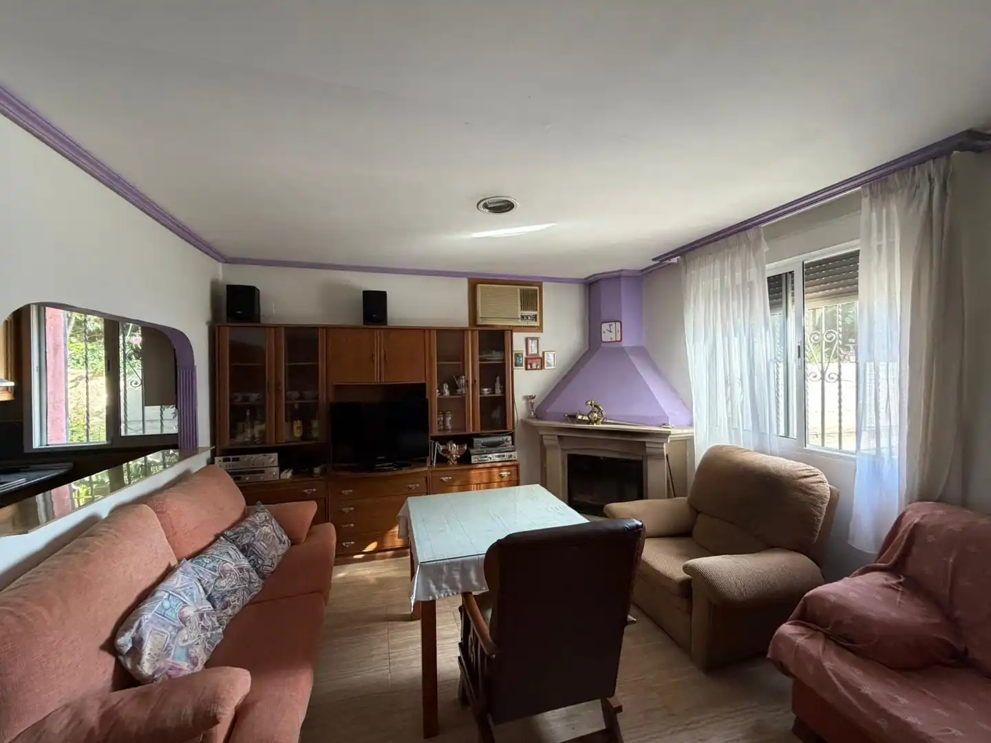 Sala d'estar de Casa o xalet en venda en Córdoba amb Aire condicionat, Jardí privat i Piscina