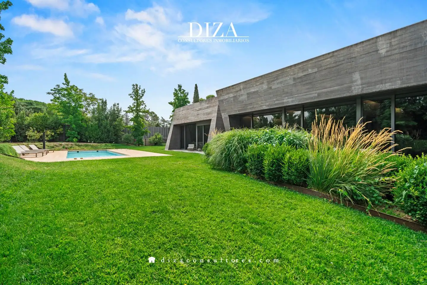 Casa amb piscina en venda a Avenida Campo