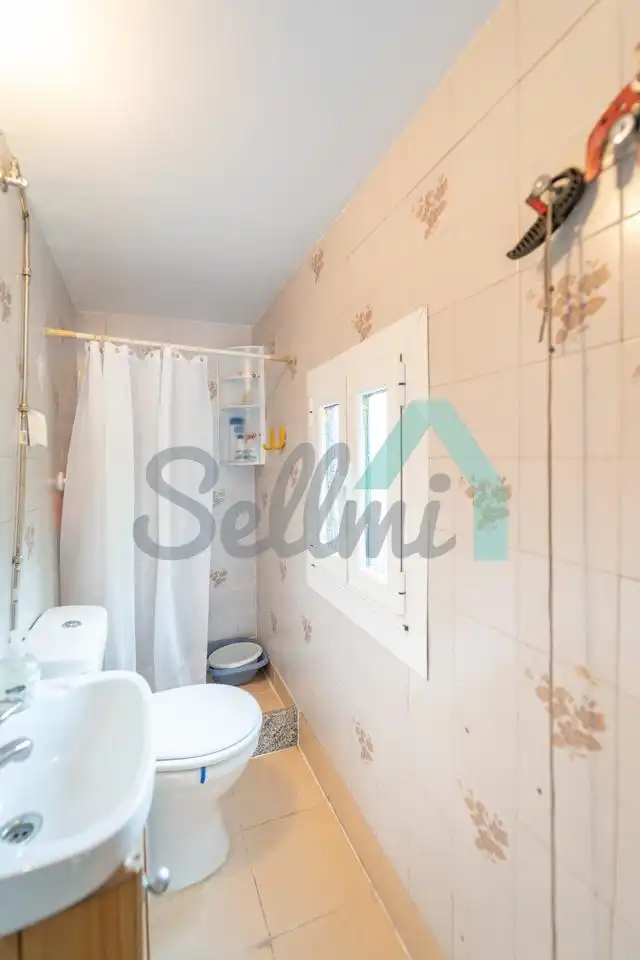 Bathroom of Houses for sale in Aller  with Heating, Private garden and Terrace