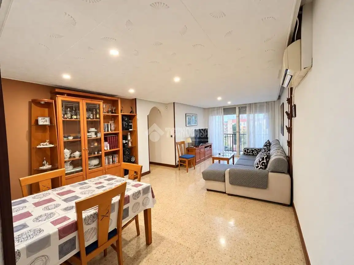Sala d'estar de Pis en venda en Tarragona amb Aire condicionat i Balcó
