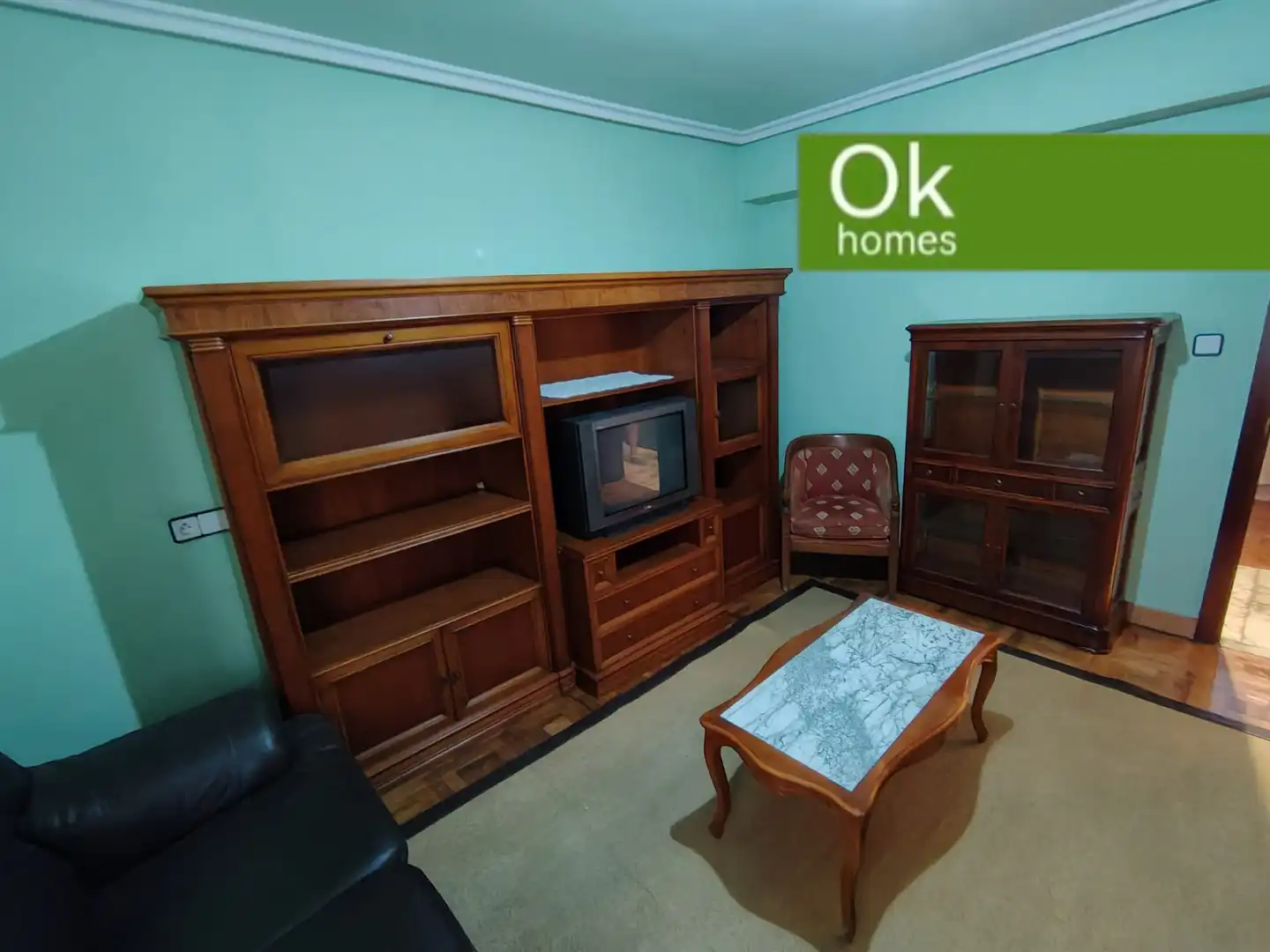 Sala d'estar de Casa adosada en venda en San Martín del Rey Aurelio amb Calefacció, Parquet i Terrassa