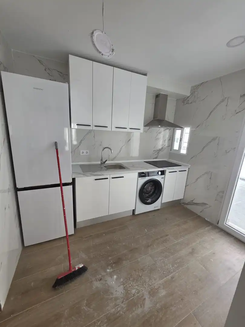 Kitchen of Flat for rent in Parla  with Parquet flooring and Washing machine