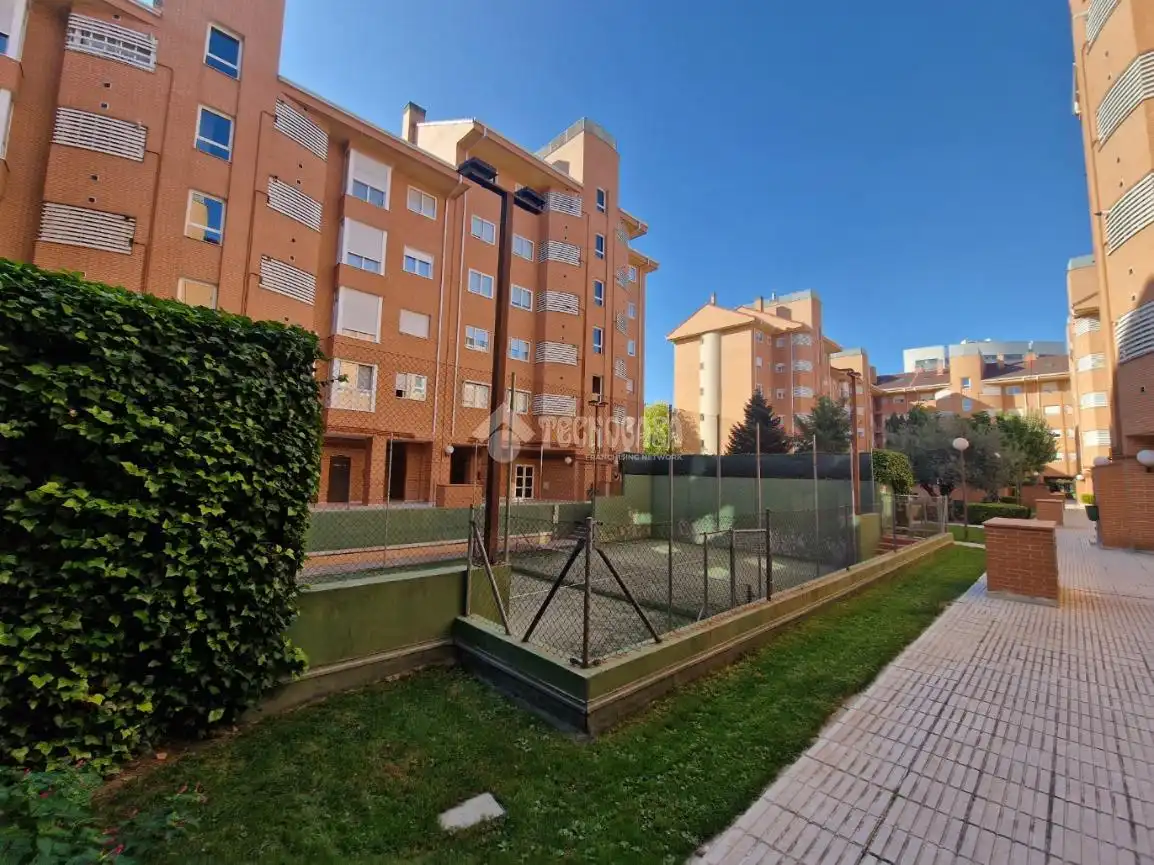Vista exterior de Dúplex en venda en Alcorcón amb Calefacció