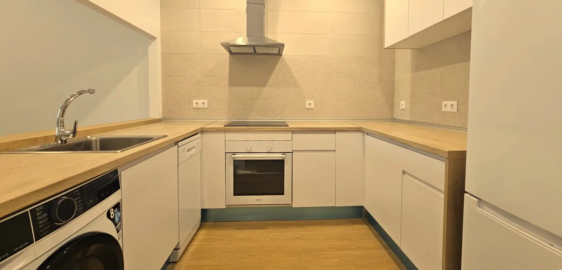 Cocina de Apartamento de alquiler en Espartinas con Aire acondicionado, Calefacción y Parquet