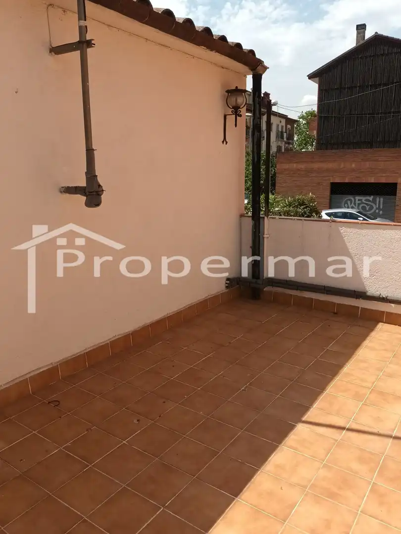 Terrasse von Einfamilien-Reihenhaus zum Verkauf in Parets del Vallès mit Klimaanlage, Heizung und Privatgarten