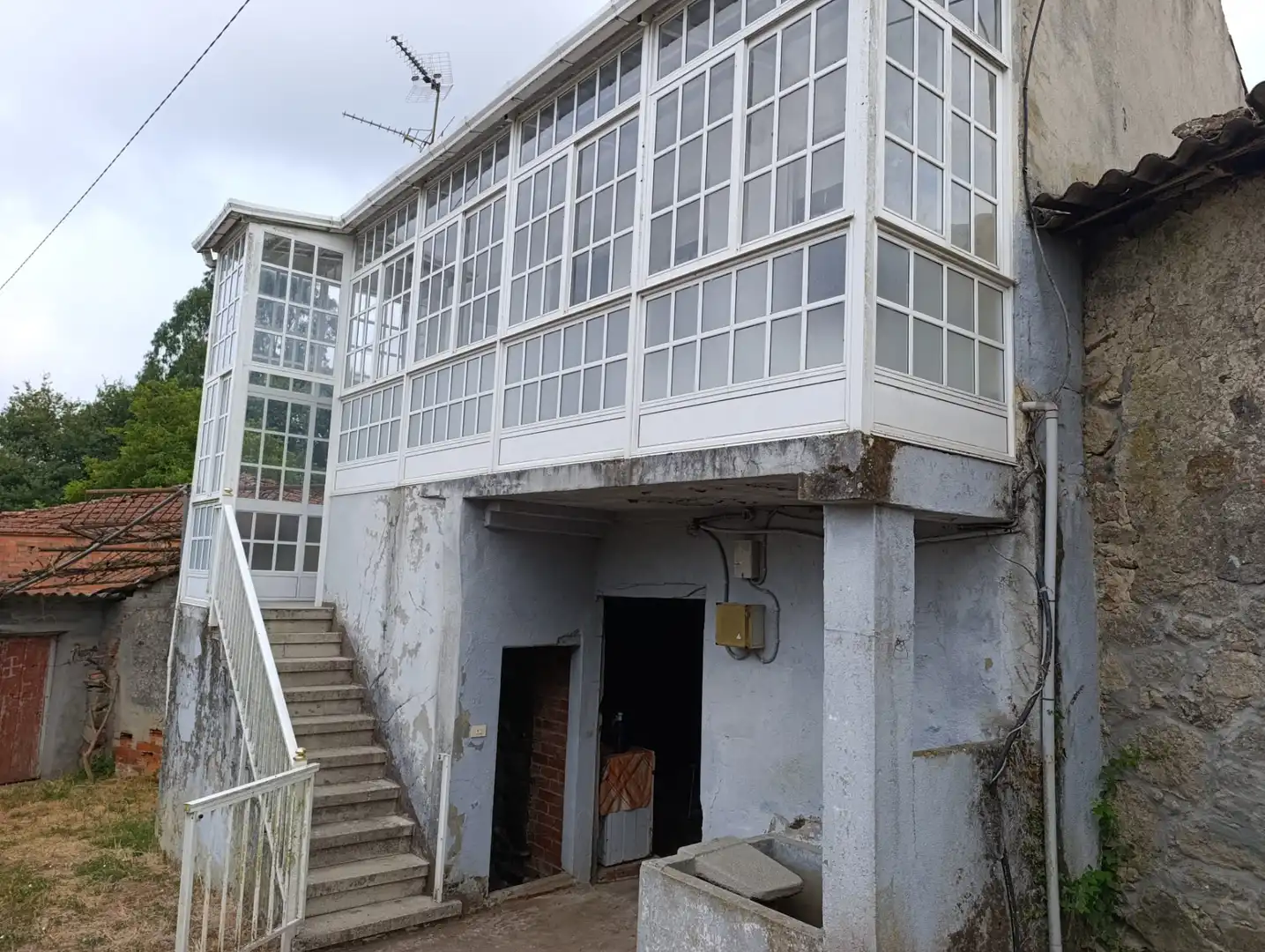 Vista exterior de Finca rústica en venda en O Saviñao  amb Jardí privat i Traster