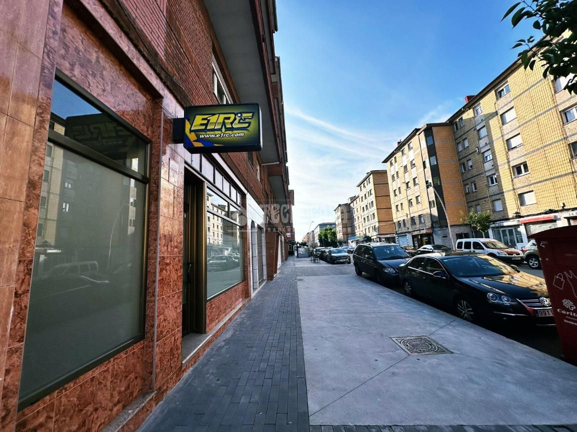 Local de lloguer a Pumarín, Sur, Gijón