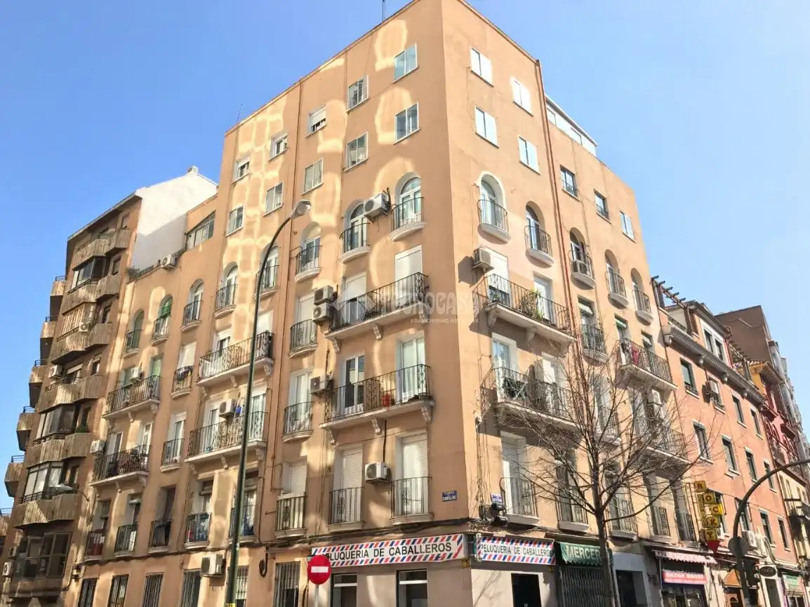 Vista exterior de Pis en venda en Madrid amb Calefacció i Terrassa