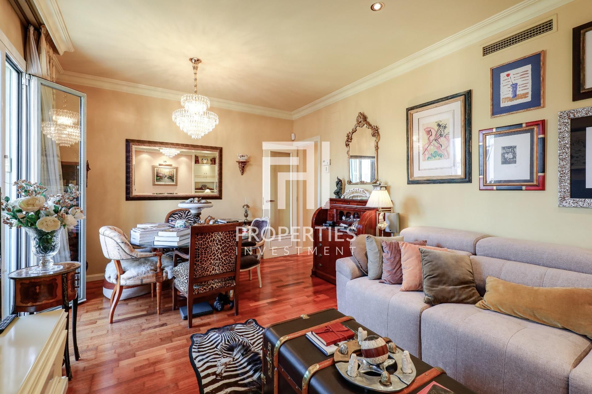 Exterior view of Flat for sale in  Barcelona Capital  with Air Conditioner, Heating and Parquet flooring