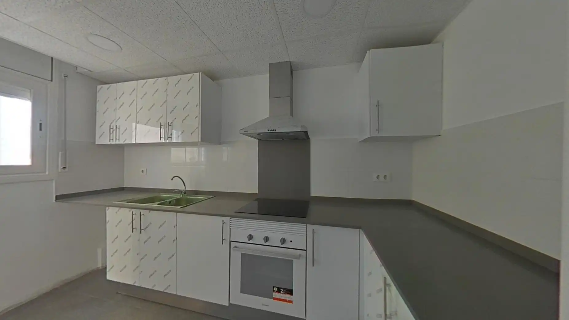 Piso en venta en Av Abat Marcet, Zona Esportiva