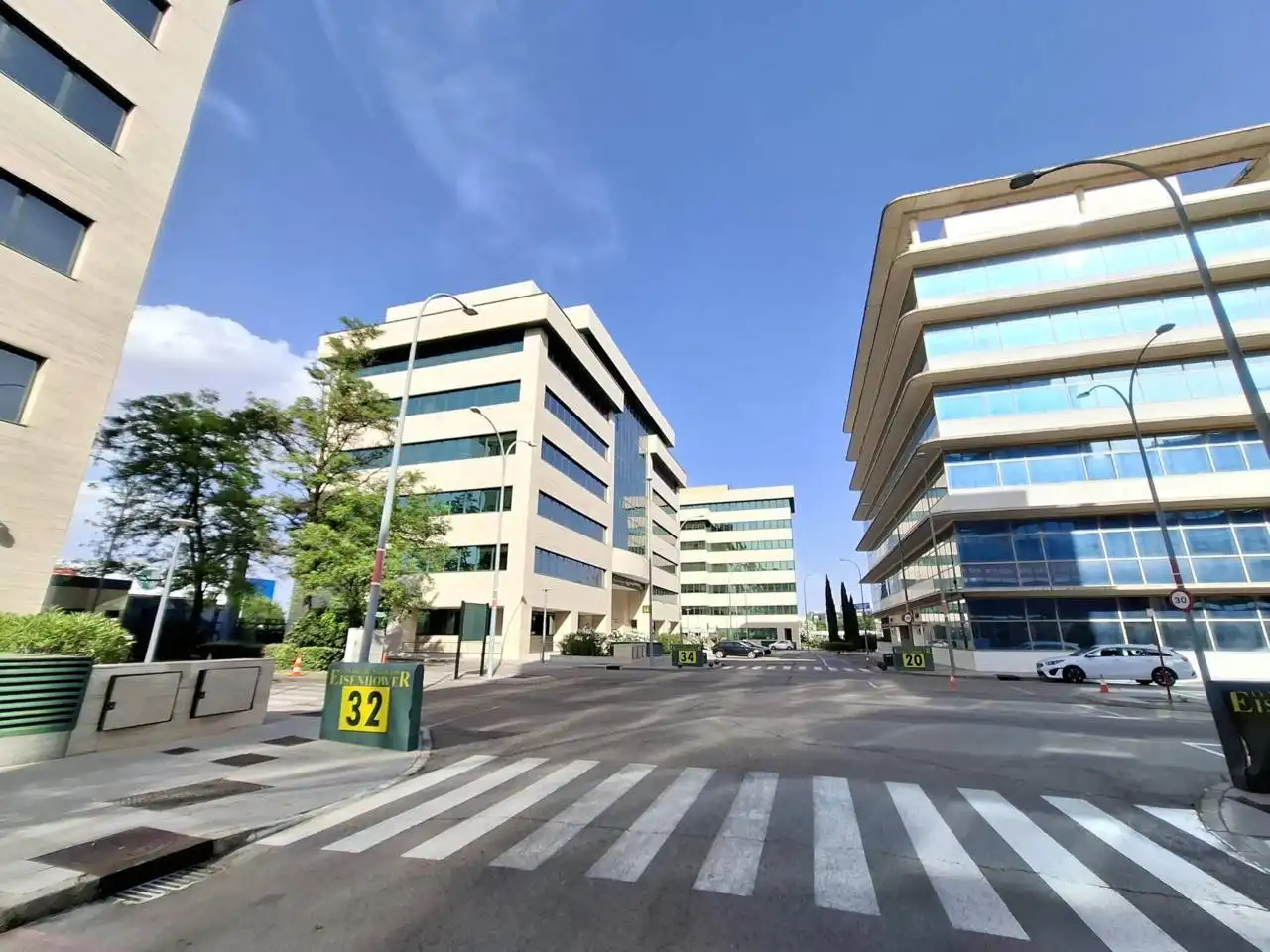 Exterior view of Office for rent in Madrid  with Air Conditioner, Heating and Alarm