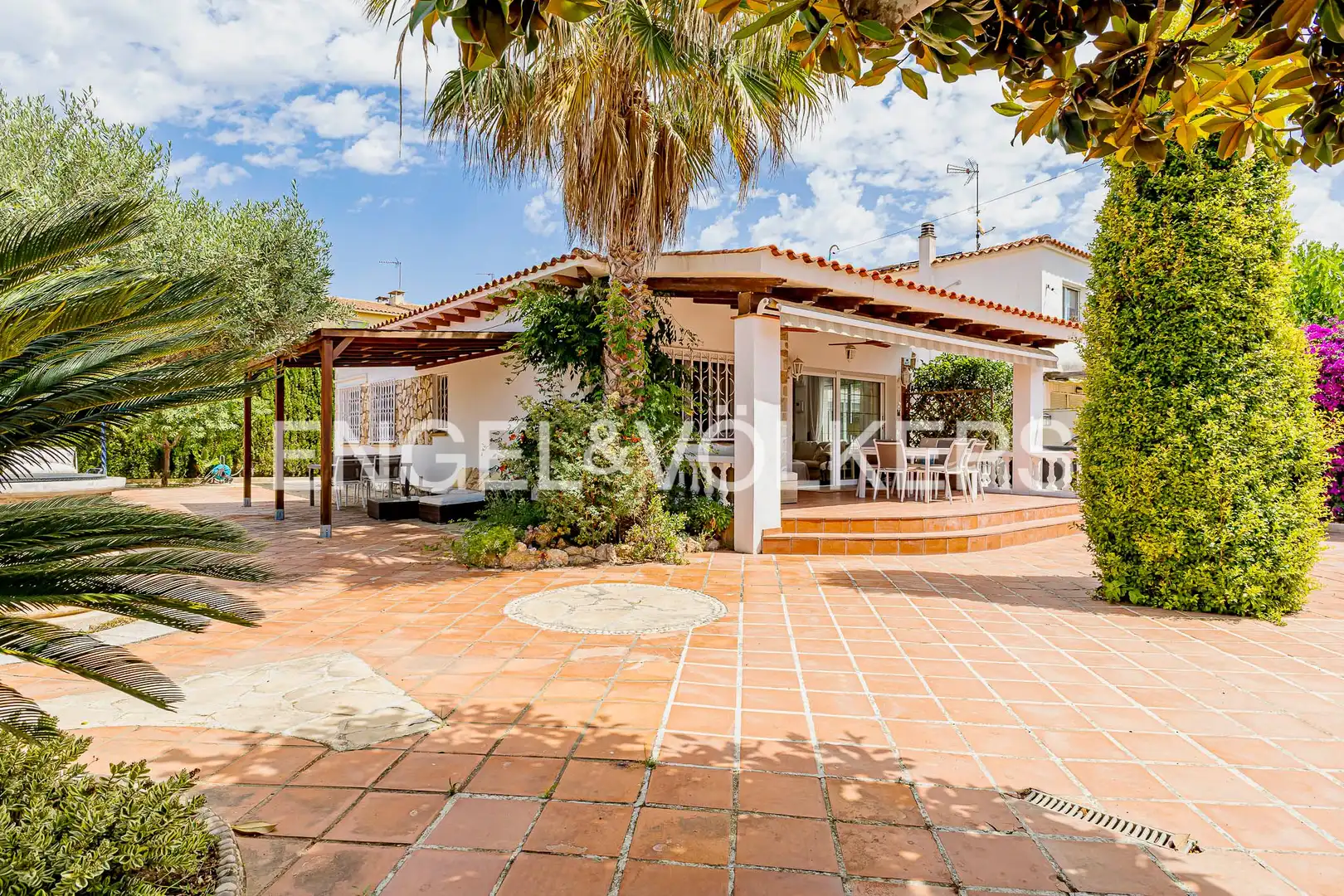 Vista exterior de Casa o xalet en venda en Torredembarra amb Aire condicionat, Calefacció i Jardí privat