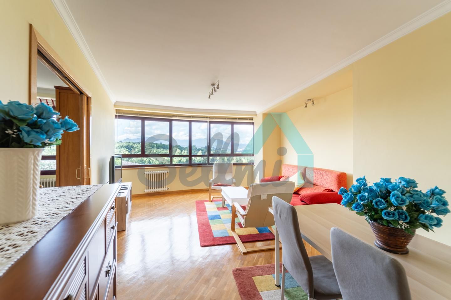 Living room of Flat to rent in Oviedo   with Heating, Parquet flooring and Terrace