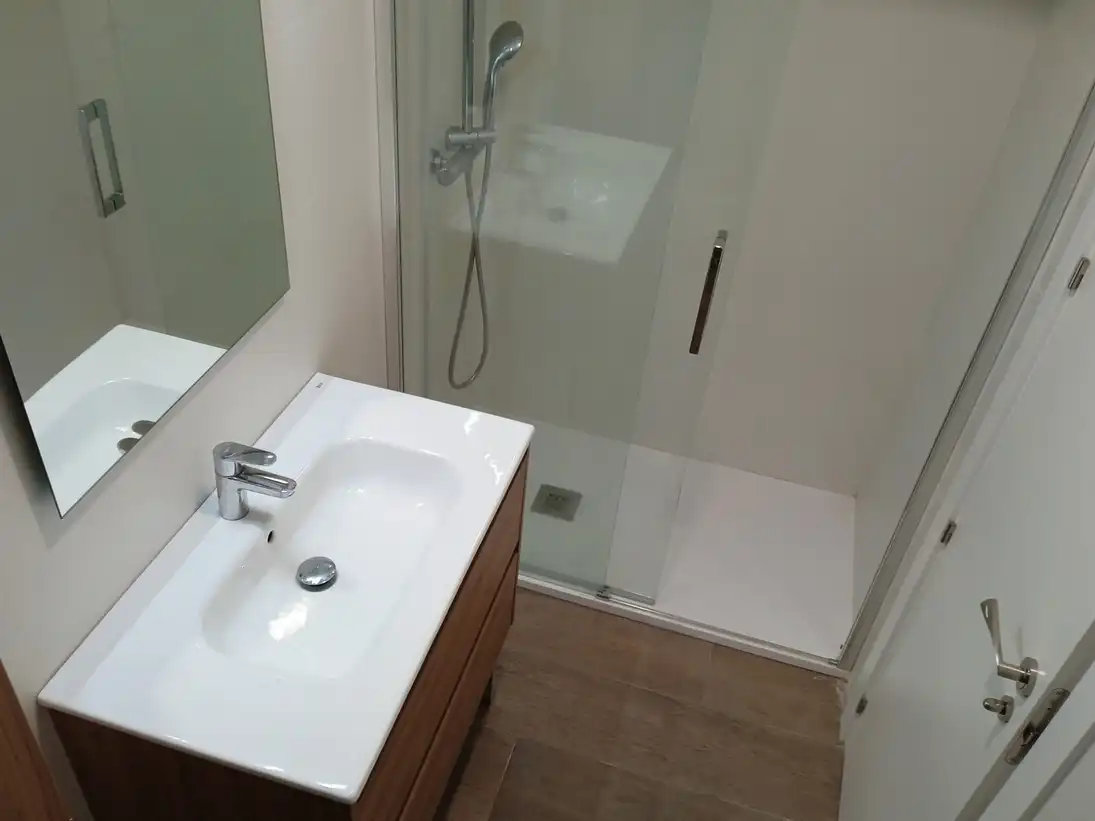 Bathroom of Ground floor for sale in Madrid  with Heating, Furnished and Washing machine