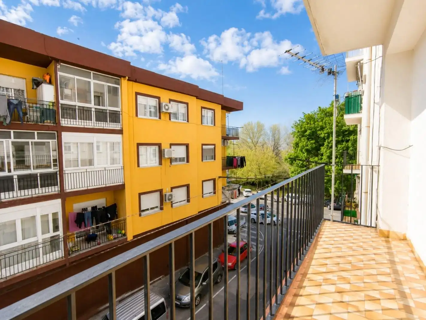 Vista exterior de Pis de lloguer en Plasencia amb Aire condicionat, Terrassa i Balcó