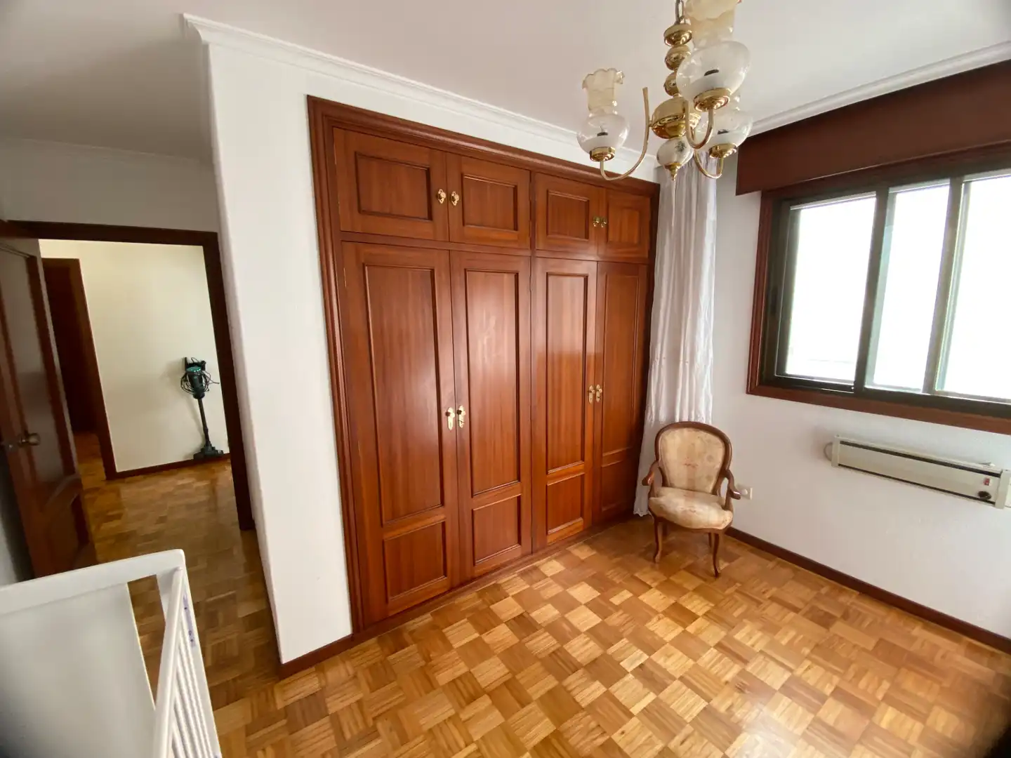 Dormitori de Pis en venda en Vigo  amb Calefacció, Parquet i Terrassa