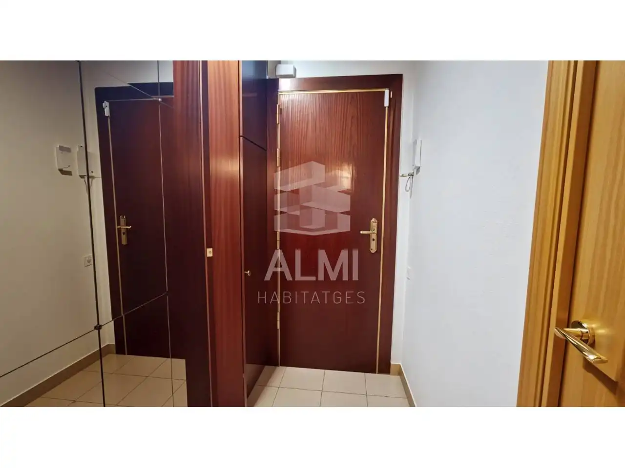 Flat for sale in Barcelona  with Air Conditioner and Balcony