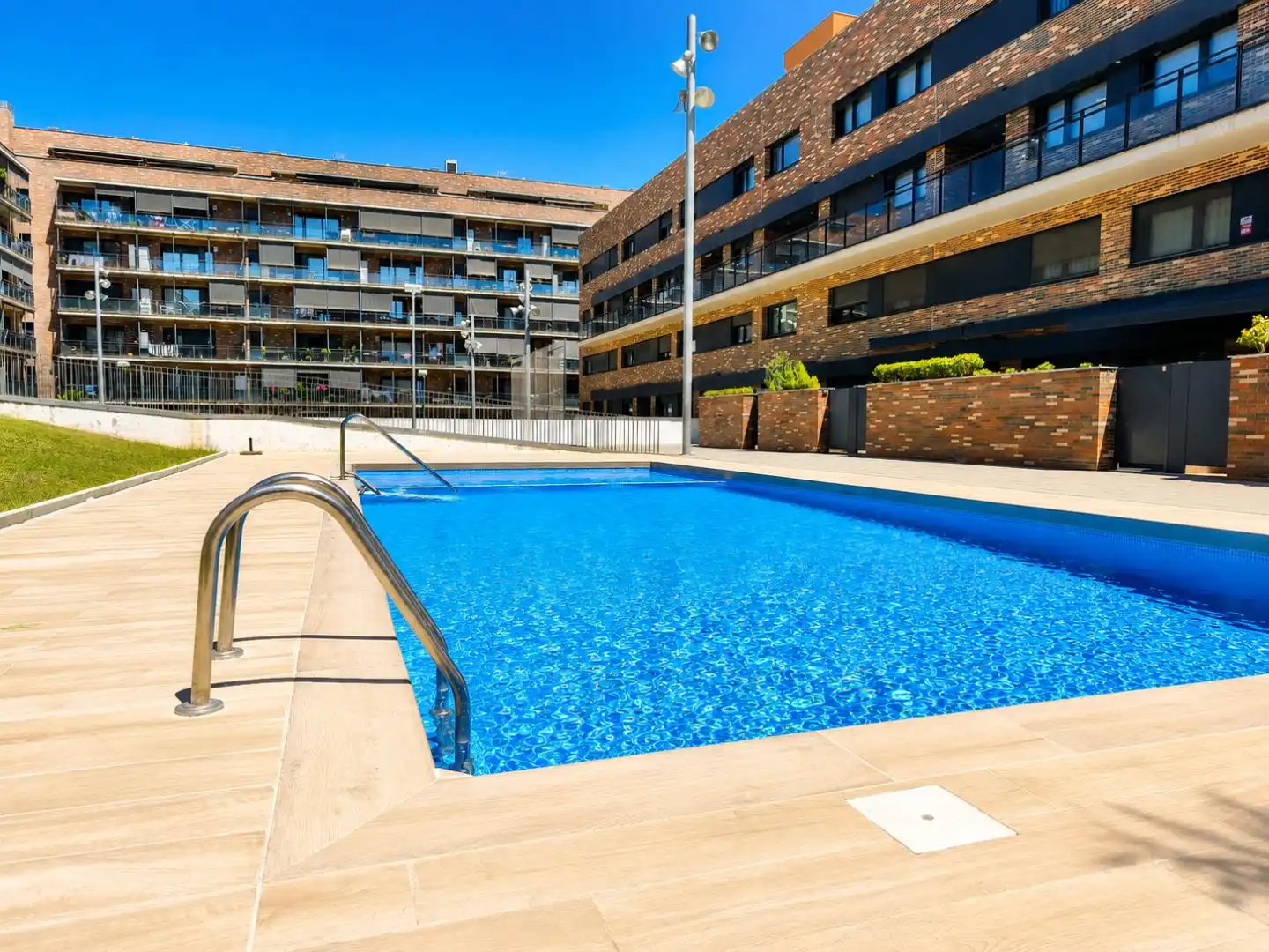 Swimming pool of Attic for sale in Sabadell  with Air Conditioner, Heating and Private garden