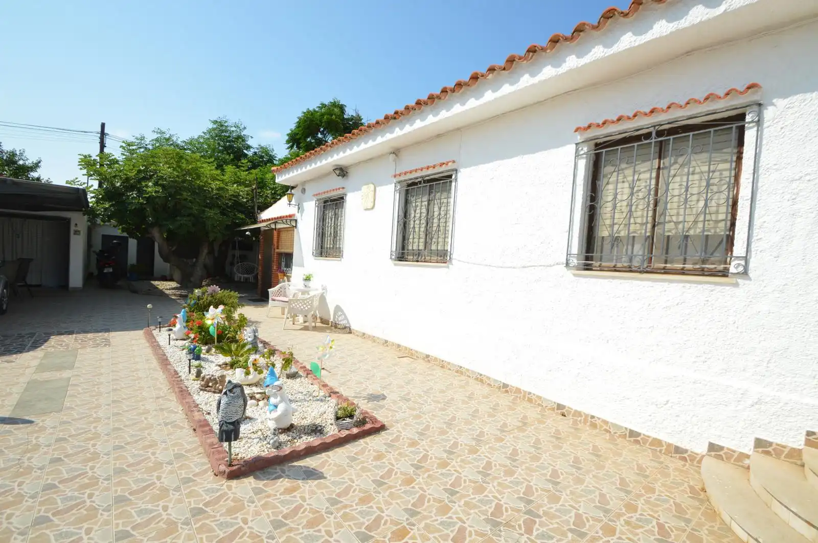 Vista exterior de Casa o xalet en venda en Vinaròs amb Jardí privat, Terrassa i Traster