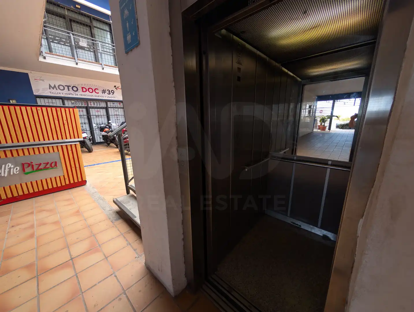 Local comercial en venda a Avenida Barranco de las torres 26 26, imagen 4