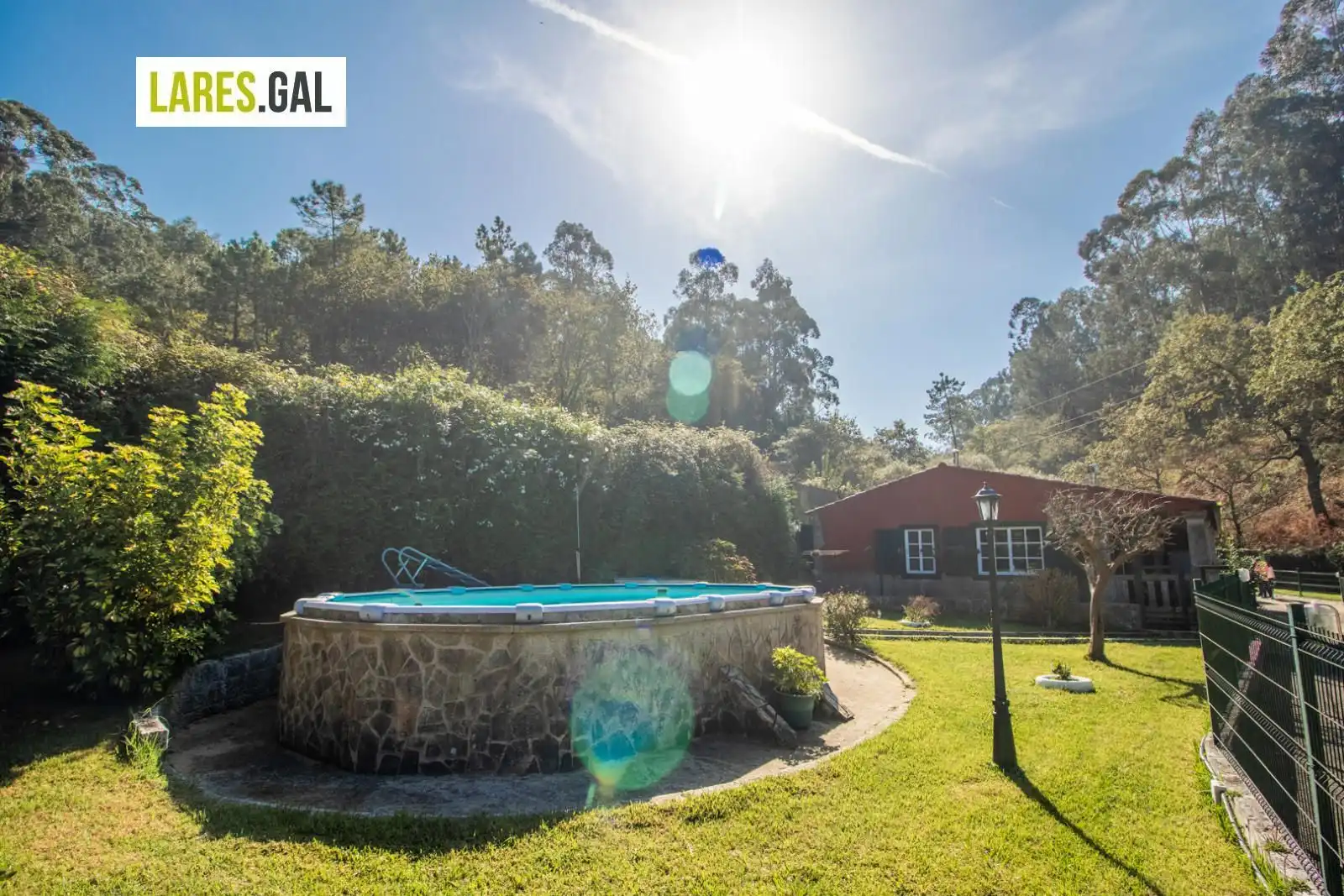 Piscina de Casa o xalet en venda en Cangas  amb Calefacció, Terrassa i Traster