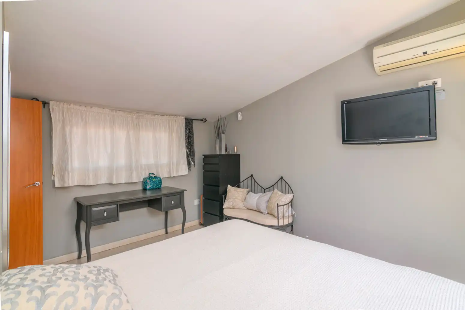 Habitación de Ático en venta en Sant Boi de Llobregat con Aire acondicionado, Calefacción y Parquet