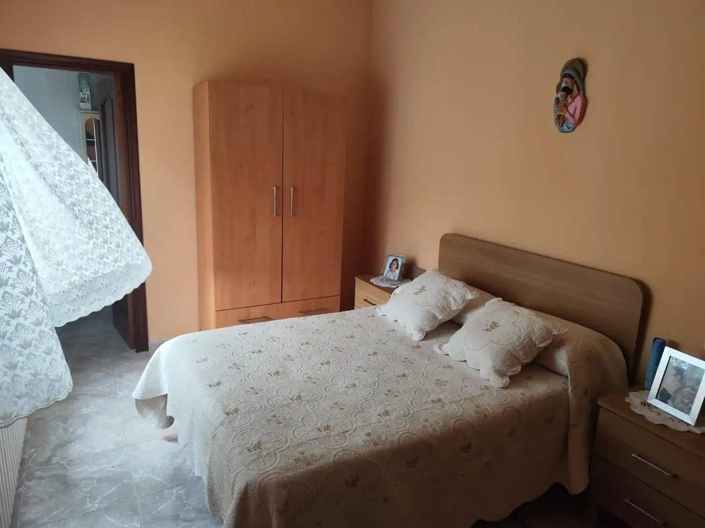 Dormitori de Casa o xalet en venda en Carballo amb Calefacció, Traster i Moblat
