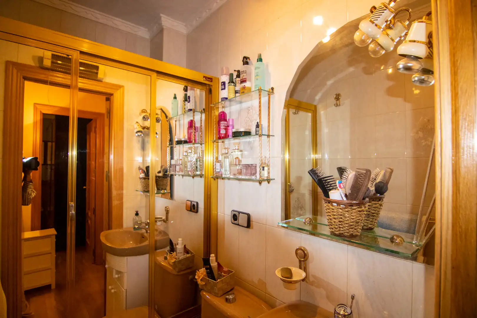 Bathroom of Flat for sale in Madrid  with Terrace and Furnished