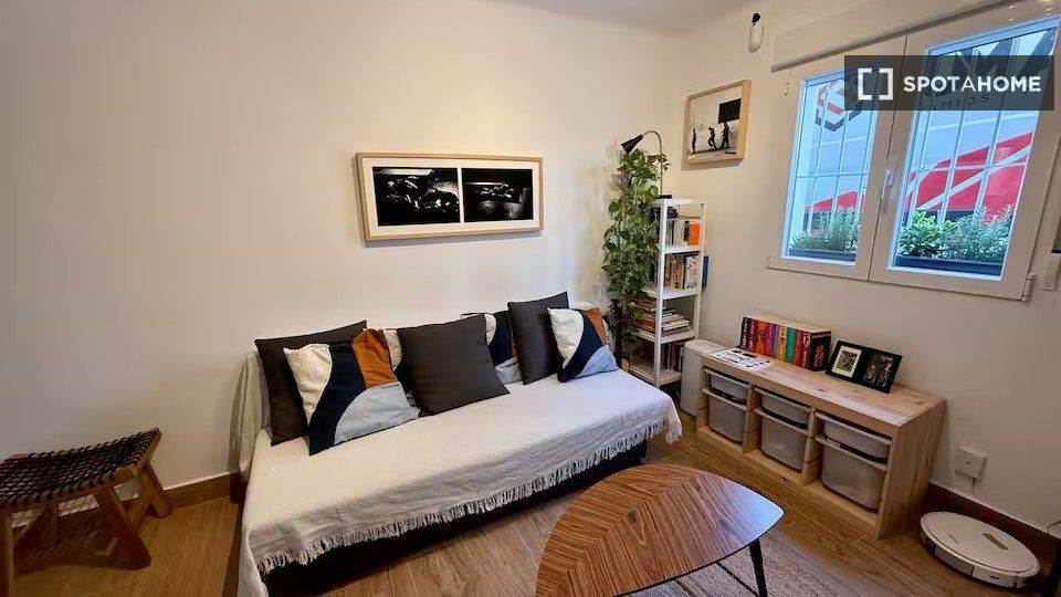 Living room of Flat to rent in  Madrid Capital  with Air Conditioner, Heating and Furnished