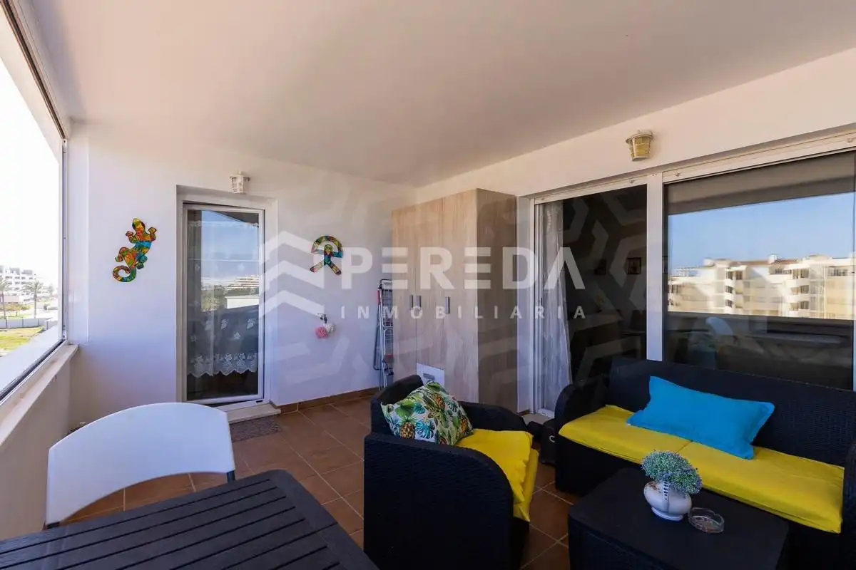 Terrasse von Wohnung zum Verkauf in Roquetas de Mar mit Klimaanlage, Privatgarten und Terrasse