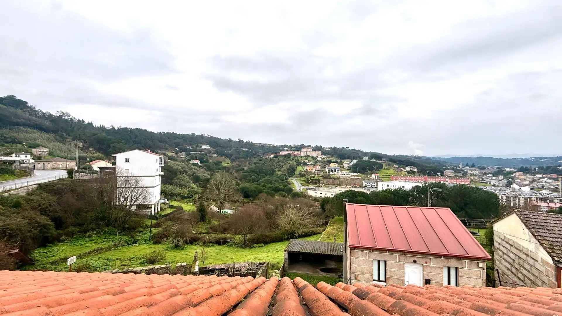 Vista exterior de Casa o xalet en venda en Ourense Capital  amb Aire condicionat, Calefacció i Moblat