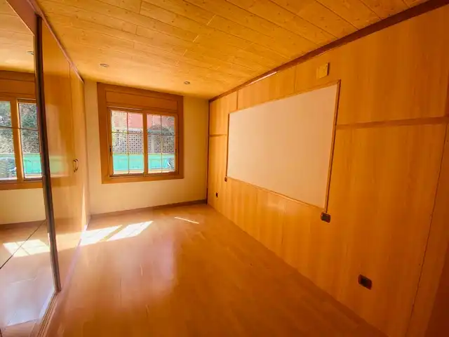 Dachboden zum Verkauf in Santa Coloma de Gramenet mit Parkett und Ofen