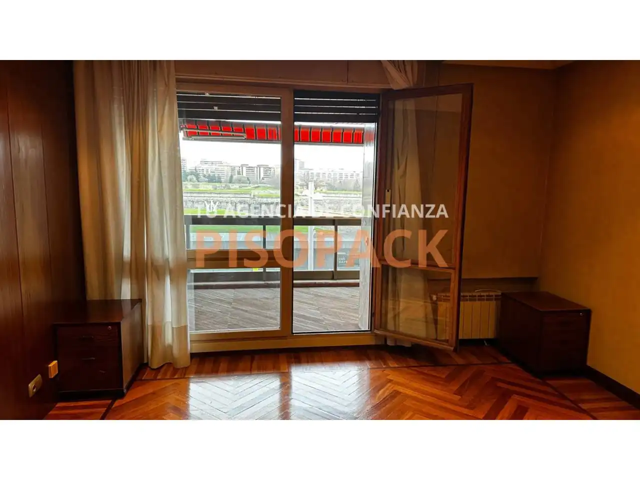 Habitación de Piso en venta en  Pamplona / Iruña con Calefacción, Terraza y Balcón