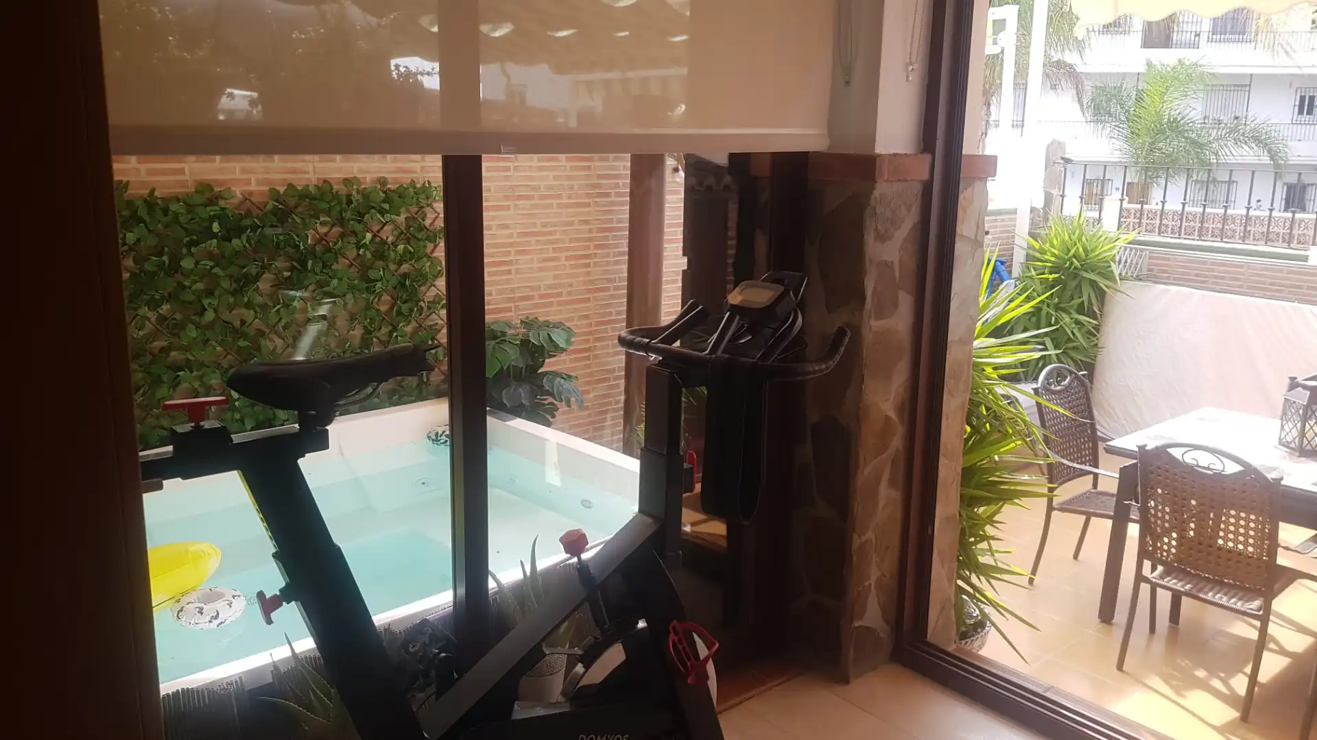 Schwimmbecken von Einfamilien-Reihenhaus zum Verkauf in Nerja mit Klimaanlage, Heizung und Terrasse