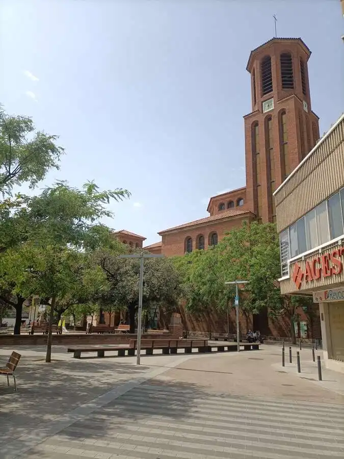 Vista exterior de Pis en venda en Cornellà de Llobregat amb Aire condicionat