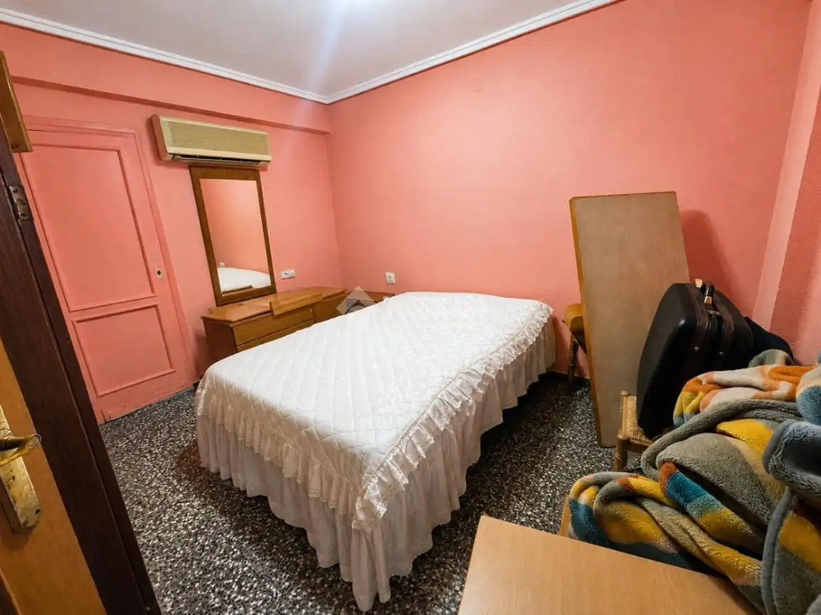 Bedroom of Flat for sale in Valencia